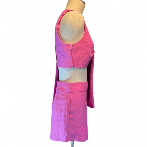 💗 Brazilian Hot Pink Asymmetrical Vest & Shorts Set – Resort Vacation Fit 💗 - Picture 3 of 5